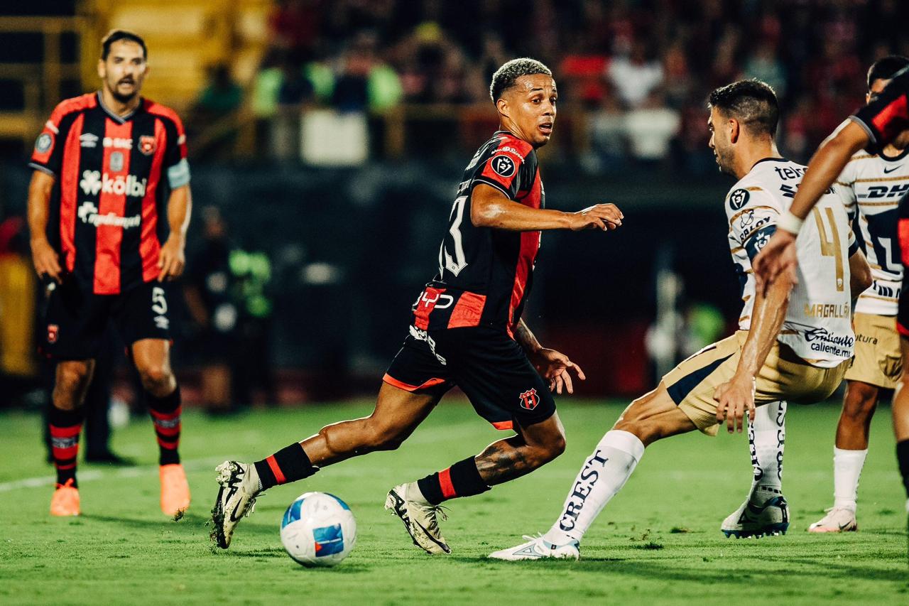 Alajuelense se despide de la ‘Concachampions’ con empate 1-1 (1-3) ante los Pumas de la UNAM